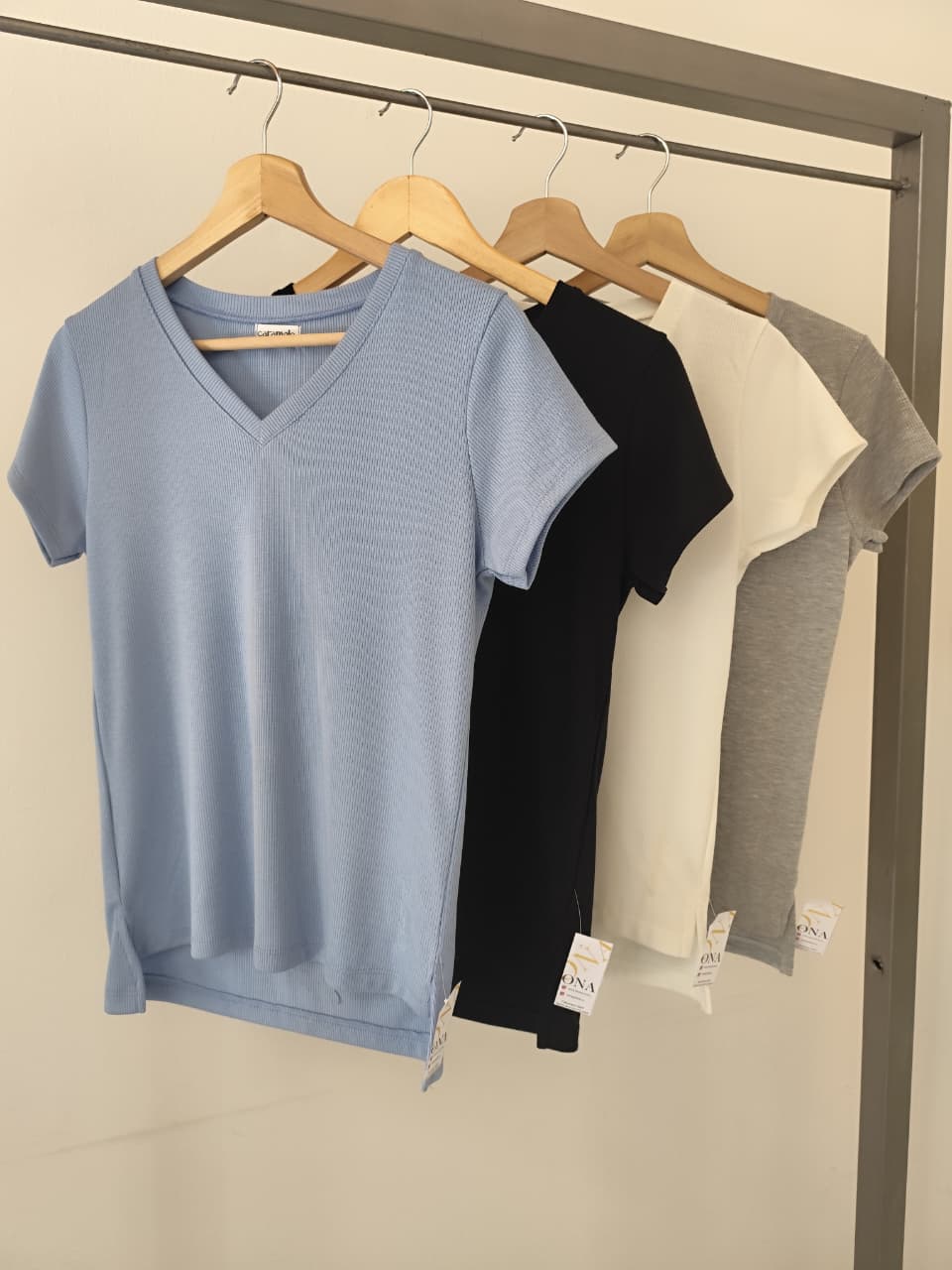 Remera Caramelo Cuello V