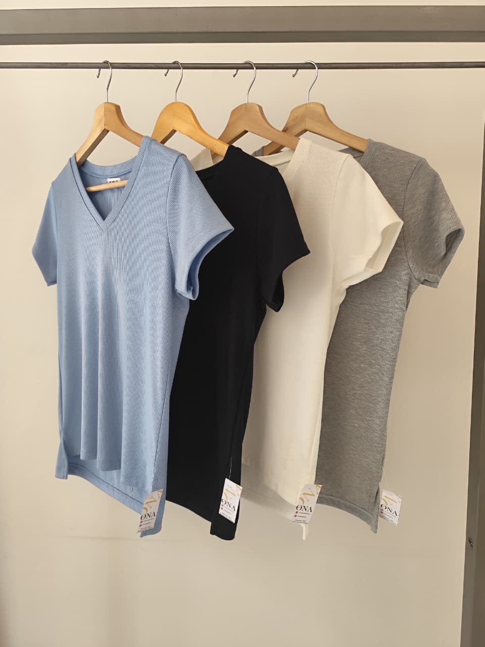 Remera Caramelo Cuello V